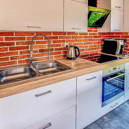 Holiday home Cozy In Zieleniewo With Kitchenette Zieleniewo (Stargard)