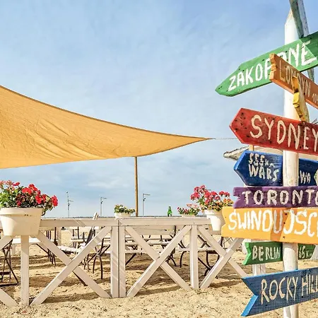 Beach Front Home In Zieleniewo With Wifi Hébergement de vacances *