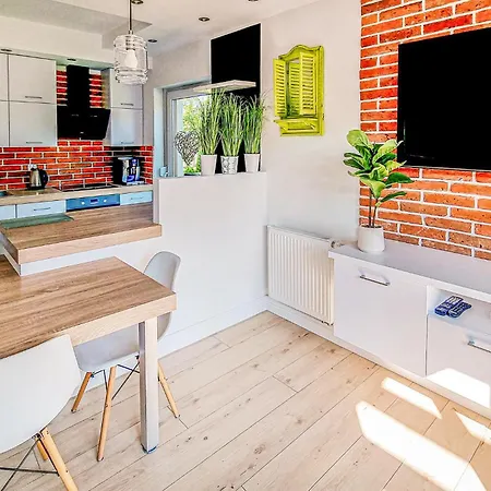Beach Front Home In Zieleniewo With Wifi Hébergement de vacances *