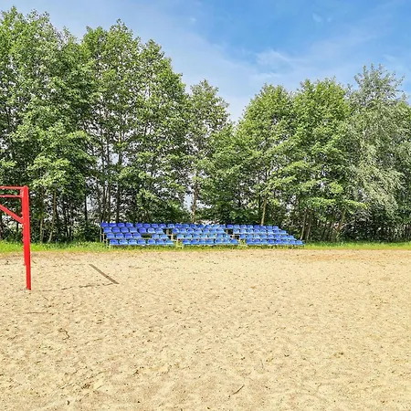 Hébergement de vacances Beach Front Home In Zieleniewo With Wifi *