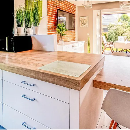 Hébergement de vacances Beach Front Home In Zieleniewo With Wifi